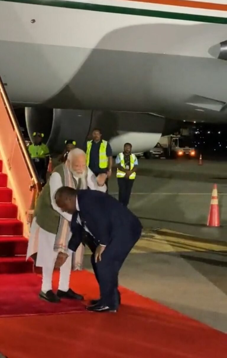 Remarkable occurrence: Papua new guinea PM Pays homage by touching feet of indian prime minister modi