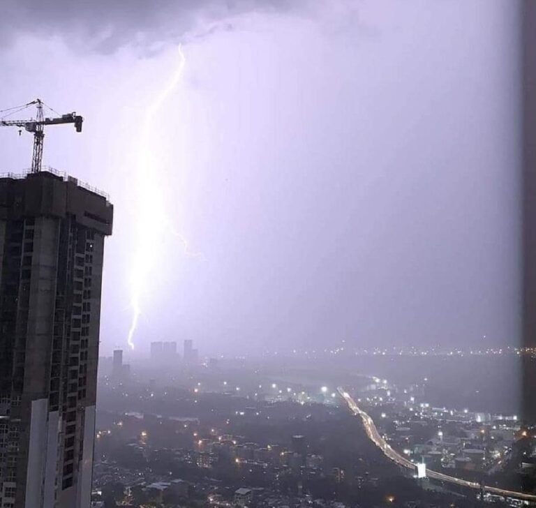 "Monsoon Marvel: Delhi and Mumbai Embrace Rainfall Together for the First Time in Over Six Decades"