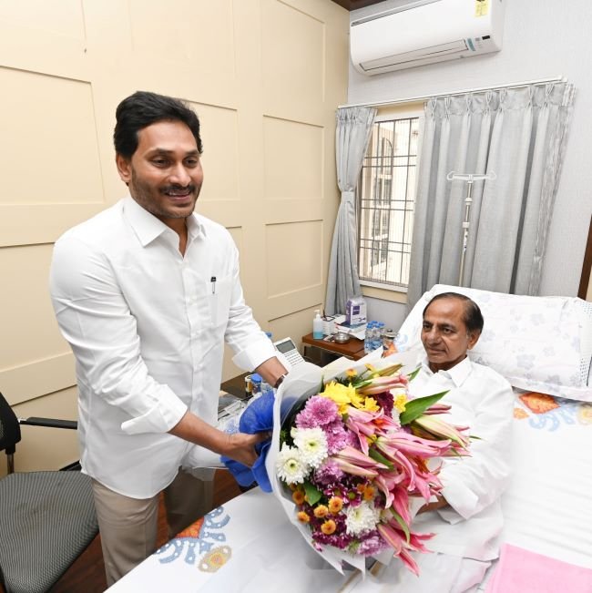 CM Jaganmohan Reddy Meets KCR in Hyderabad