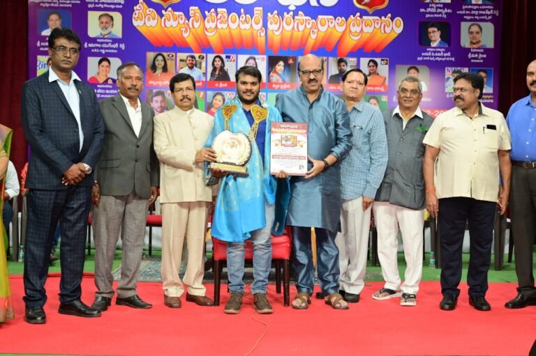 Television newsreader Gautam Kumar honored with prestigious award by Aradhana cultural foundation
