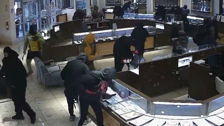 సినిమా దోపిడీకి తీసిపోని రియల్ లూటీ – కాలిఫోర్నియాలో ఏం జరిగింది?