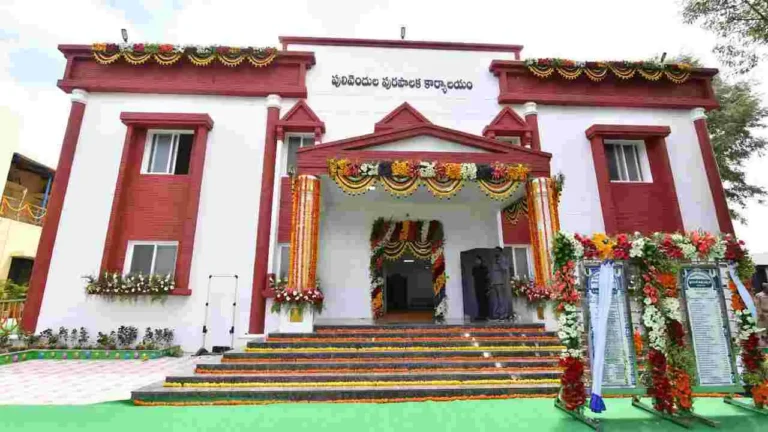 పులివెందుల హౌసింగ్ లేఅవుట్ లో అక్రమాలు